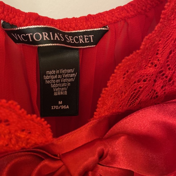 Victoria's Secret - Picture 9 of 9